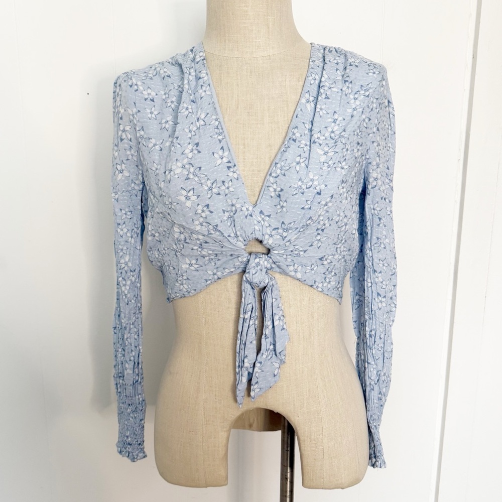 Illa Illa Baby Blue Knotted Front Floral Long Sleeve Top Small
